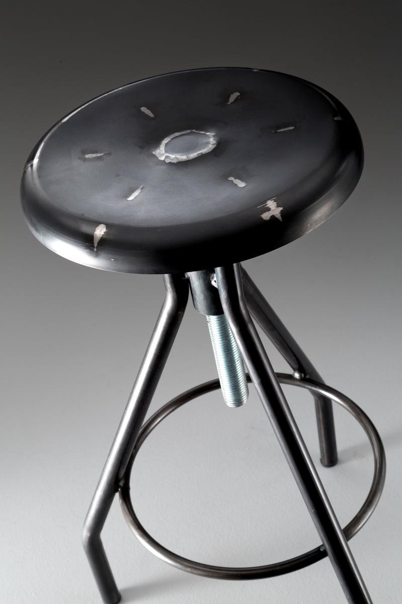 Height-adjustable swivel iron stool | Jooke by Zava