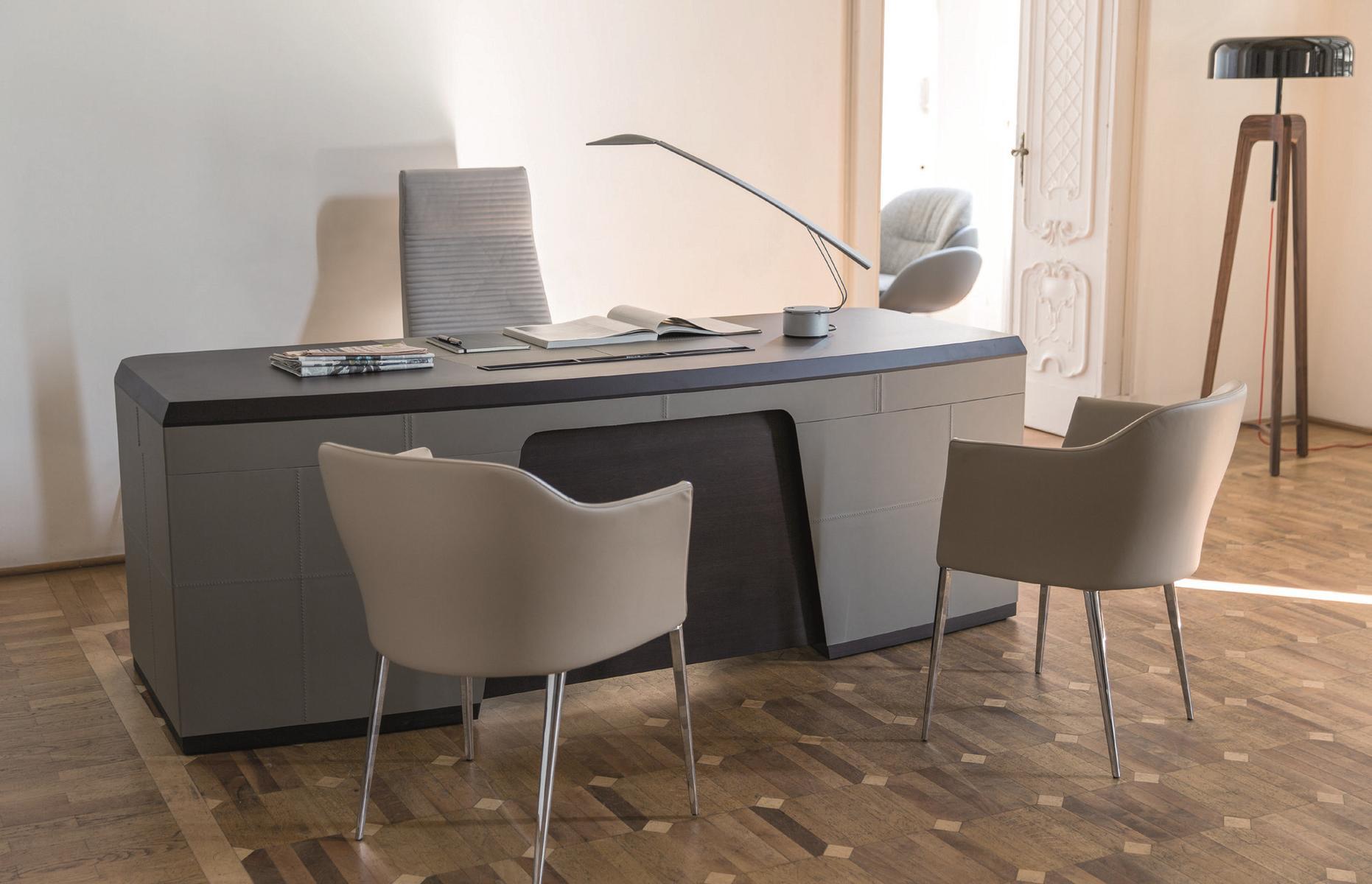 Walnut executive desk | Flavio by Porada