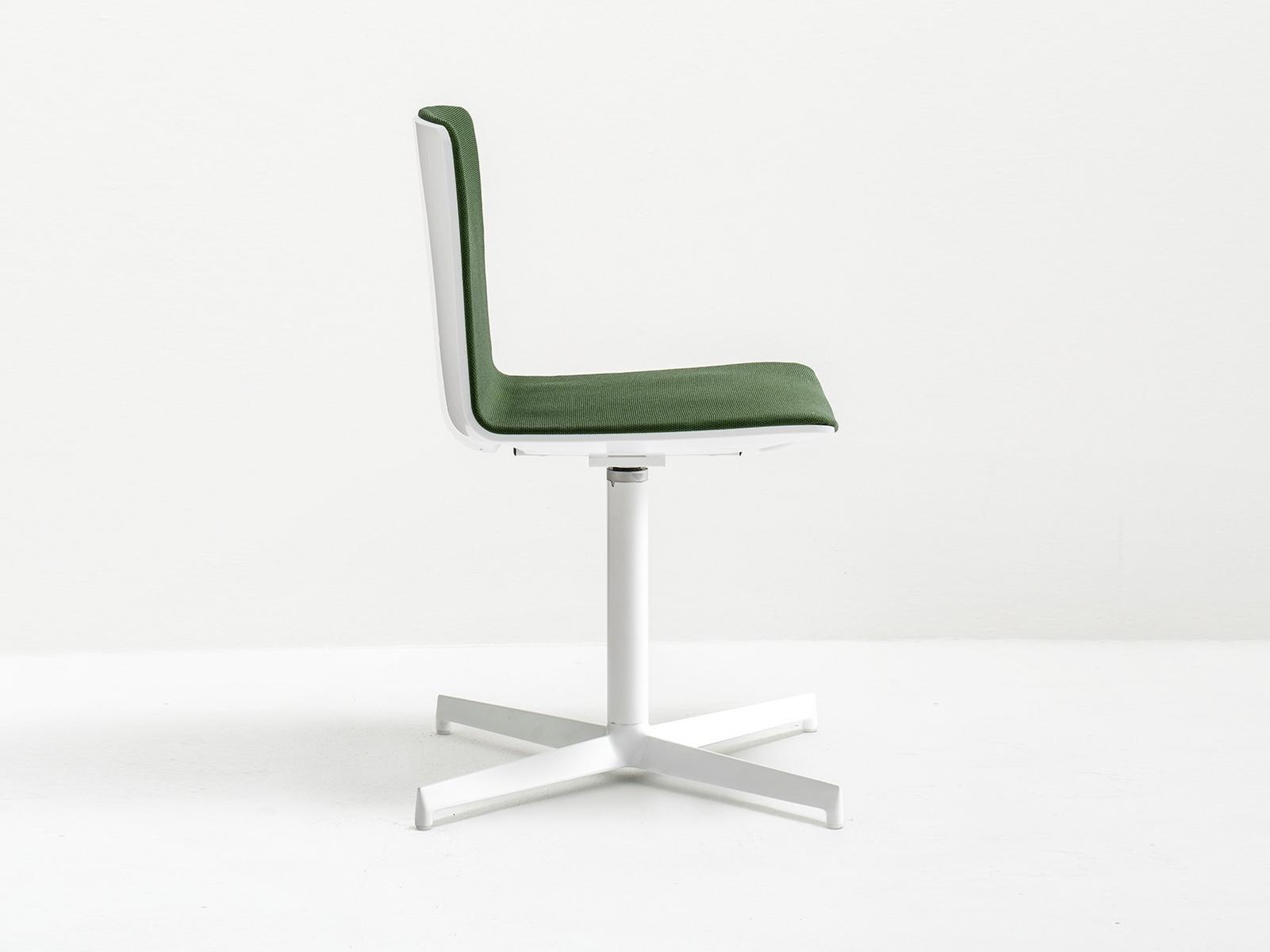 Swivel upholstered chair with 4-spoke base | Noa 727/2 by Pedrali