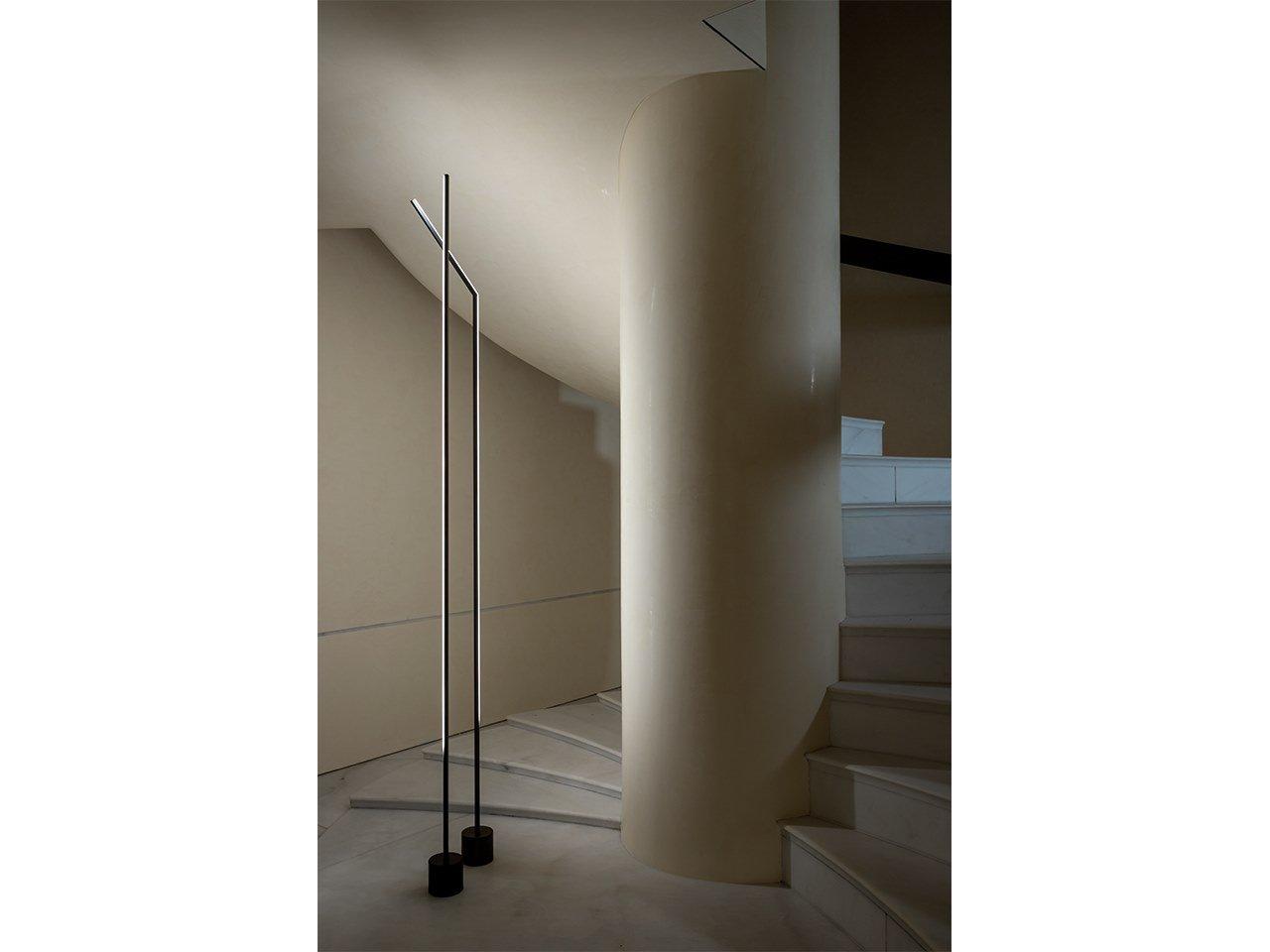 LED metal floor lamp | Essential by Reflex