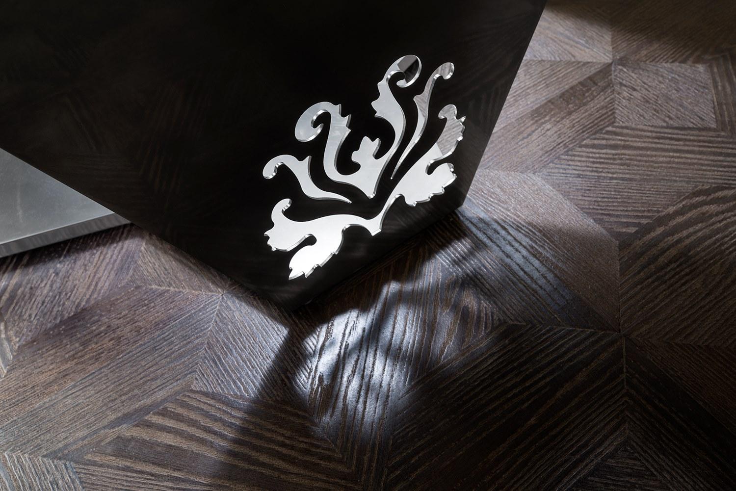 Square iron high side table | Macramé by Mantellassi 1926