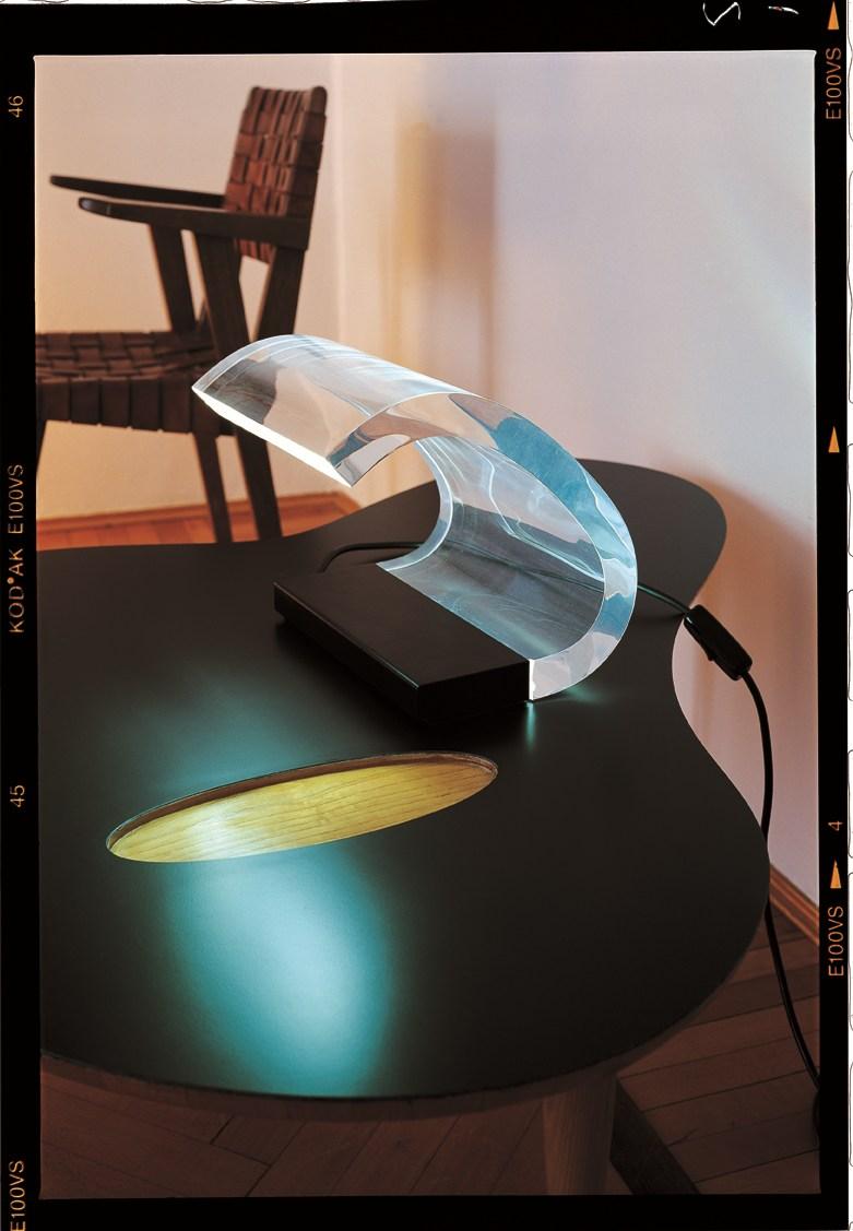 Indirect light PMMA table lamp | Acrilica - 281 by Oluce