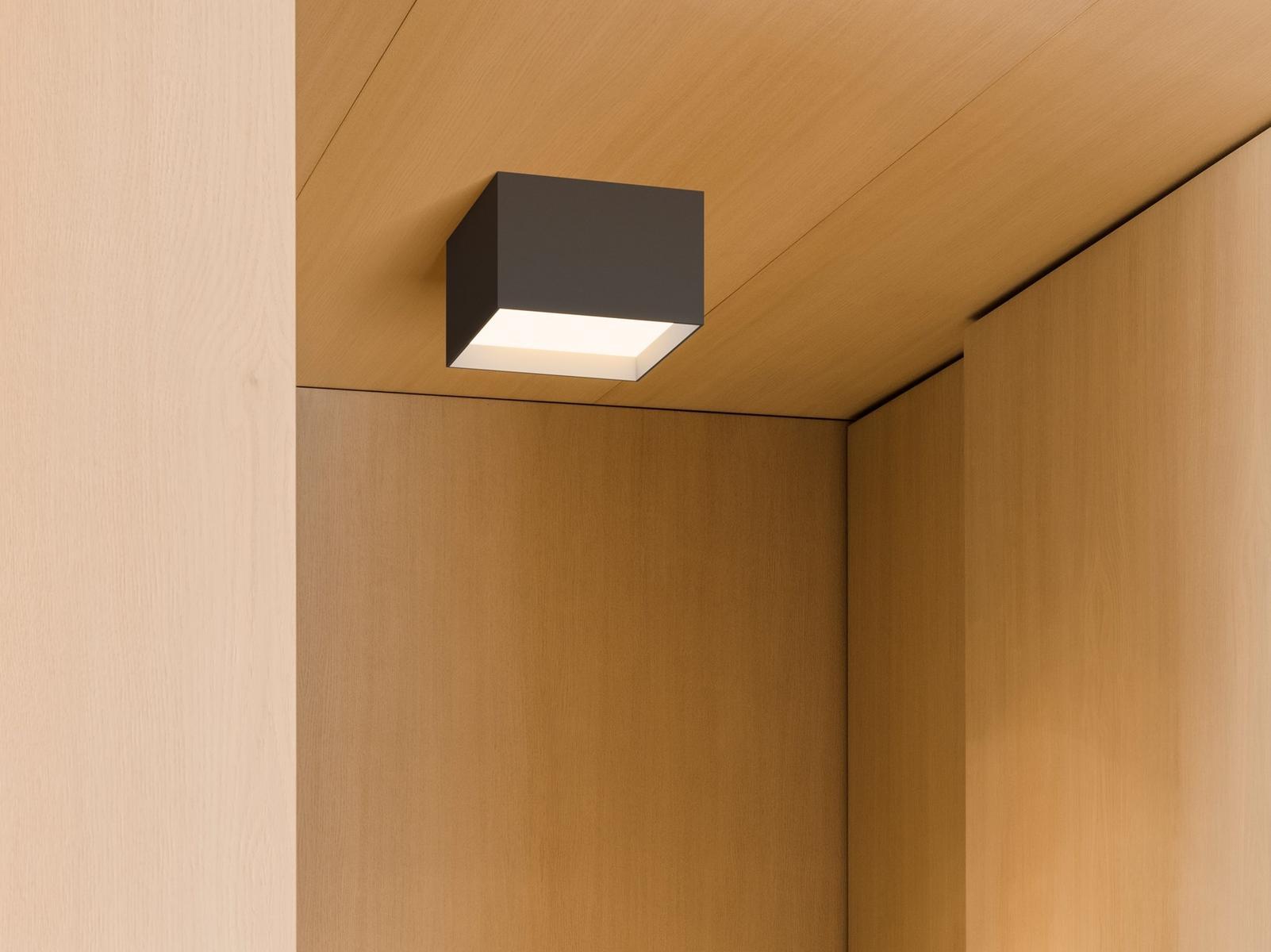 LED direct light aluminium ceiling light | Structural by Vibia