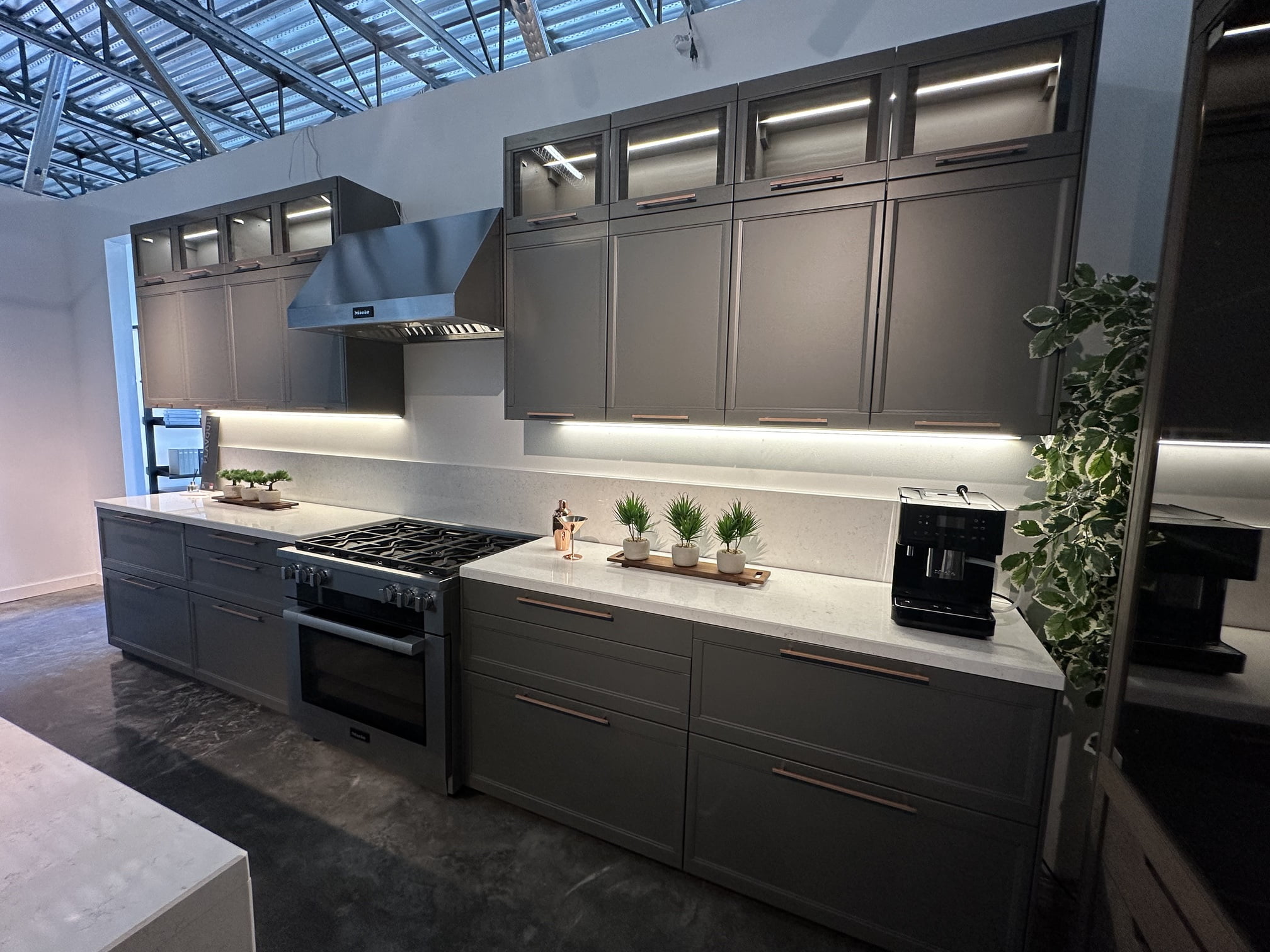 Kitchen with handles Lube Cucine Flavour