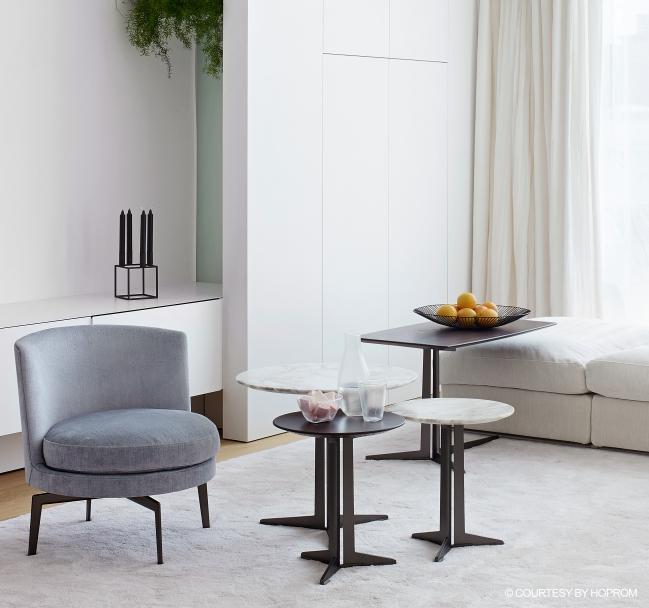 Round marble coffee table with 3-star base | Fly by Flexform