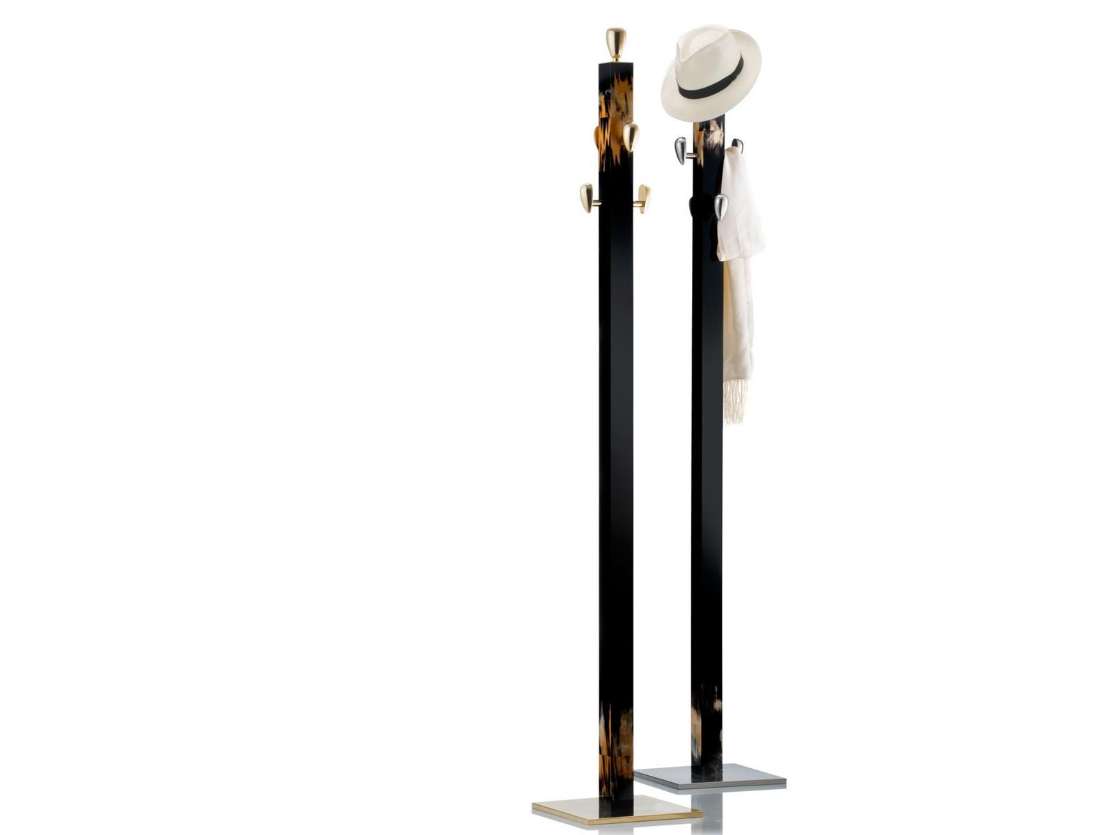 Wooden coat stand with horn inserts | Giglio 1432 by Arcahorn