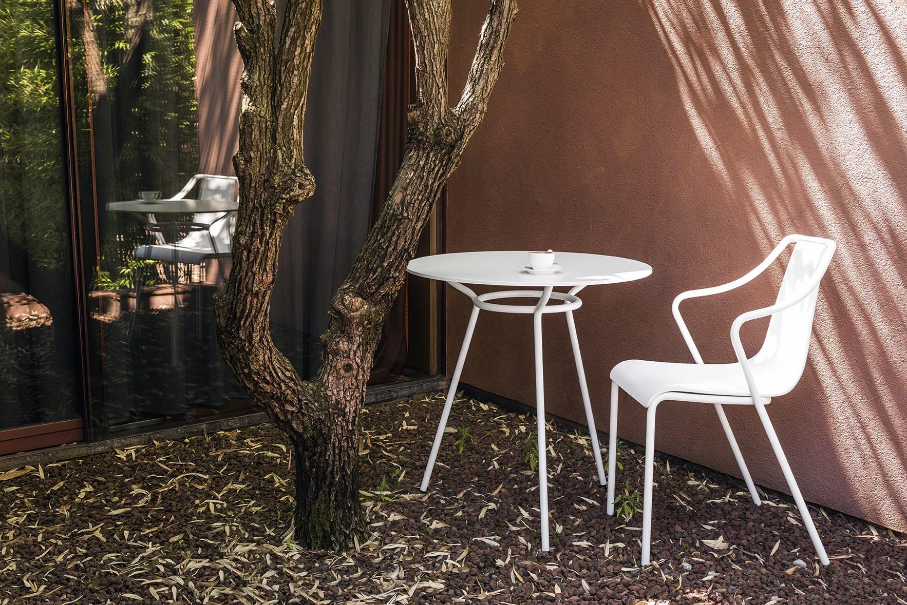 Stackable chair with armrests | Ola P In by Midj