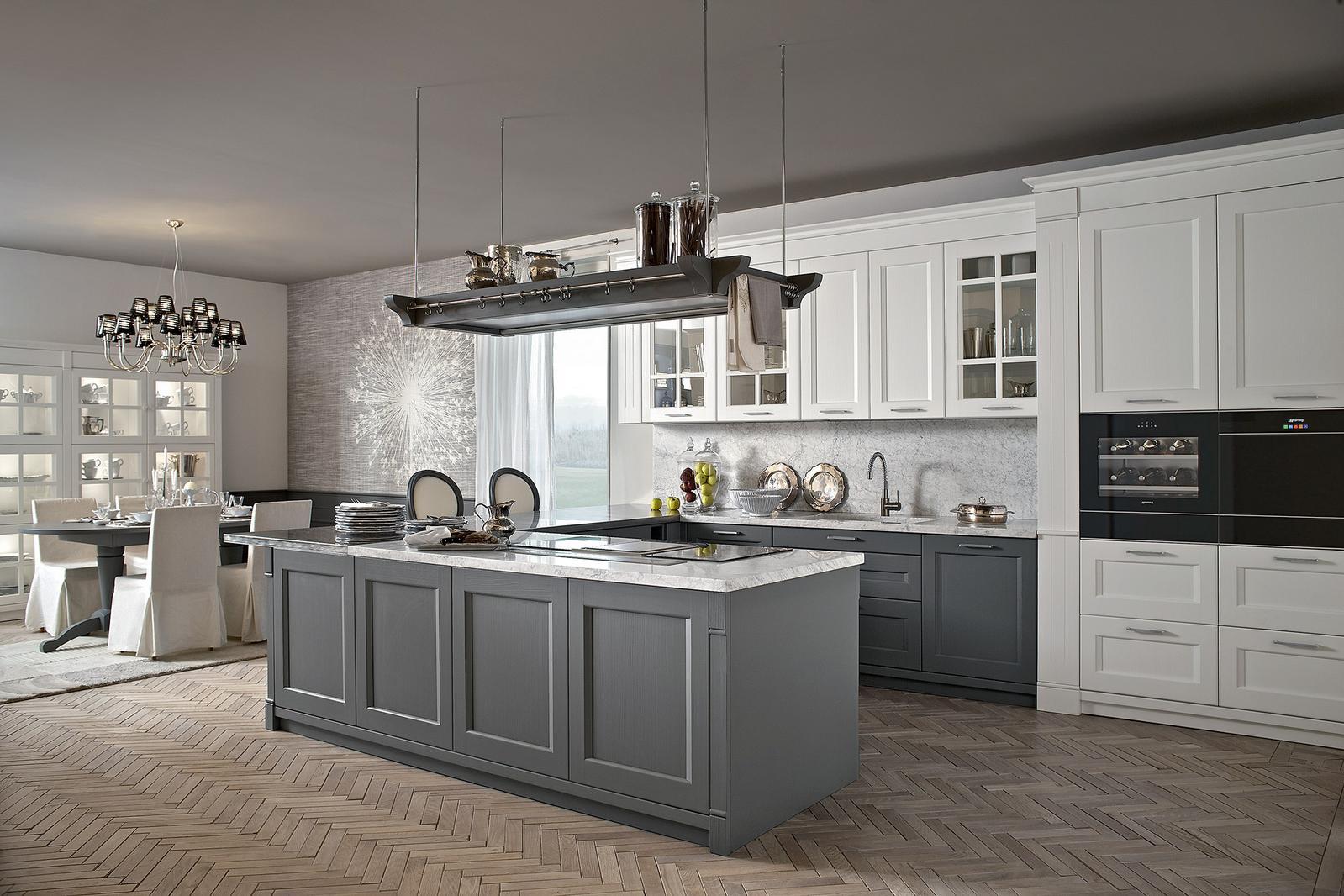 Solid wood kitchen with island  with handles Minacciolo English Mood