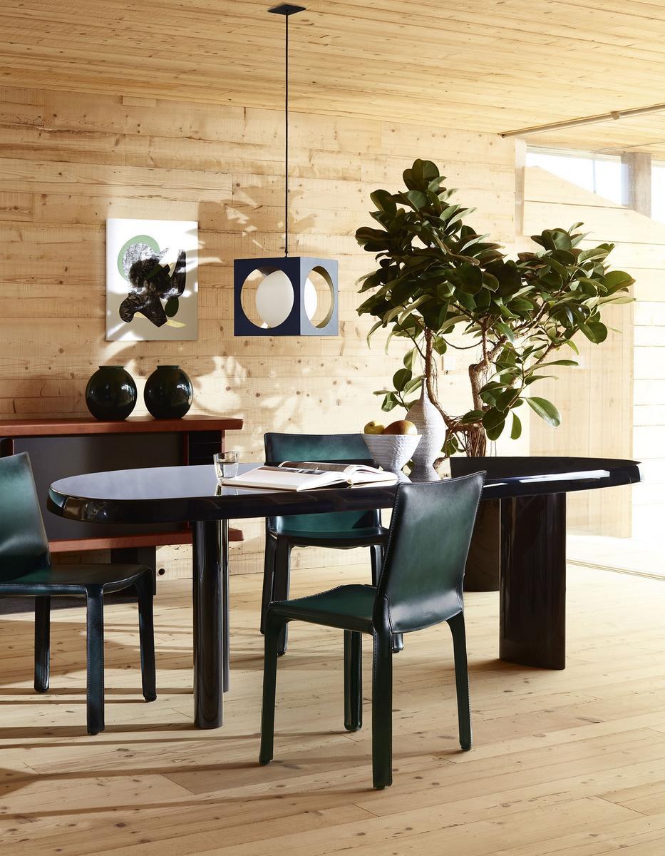 Tanned leather chair | 412 Cab by Cassina