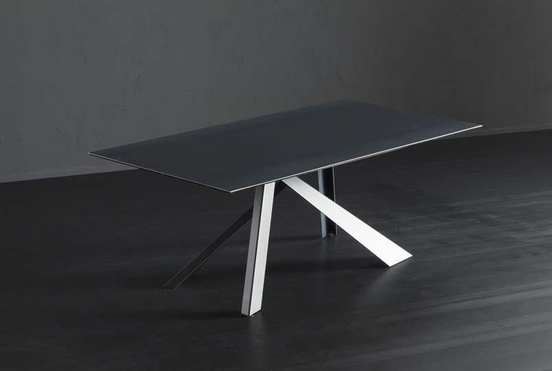 Rectangular iron dining table | Detroit + Metal by Altacorte