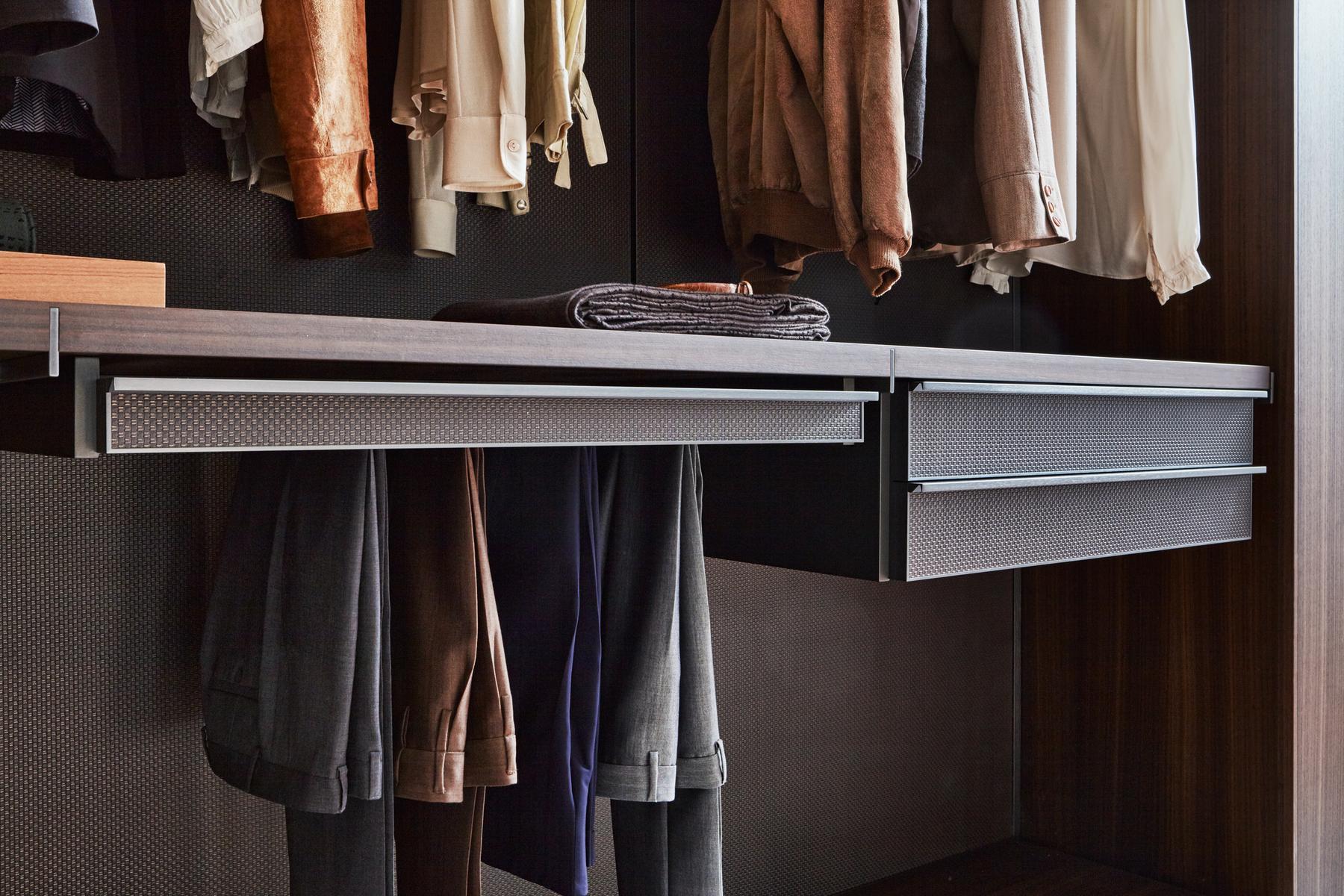 Sectional wooden walk-in wardrobe | Master Dressing by Molteni