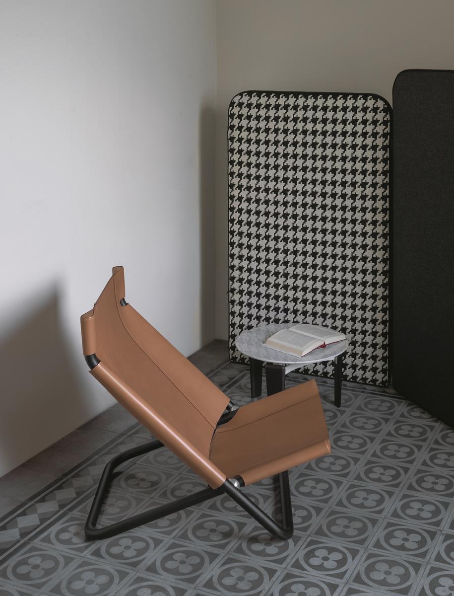 Tanned leather armchair | Cross by Arflex