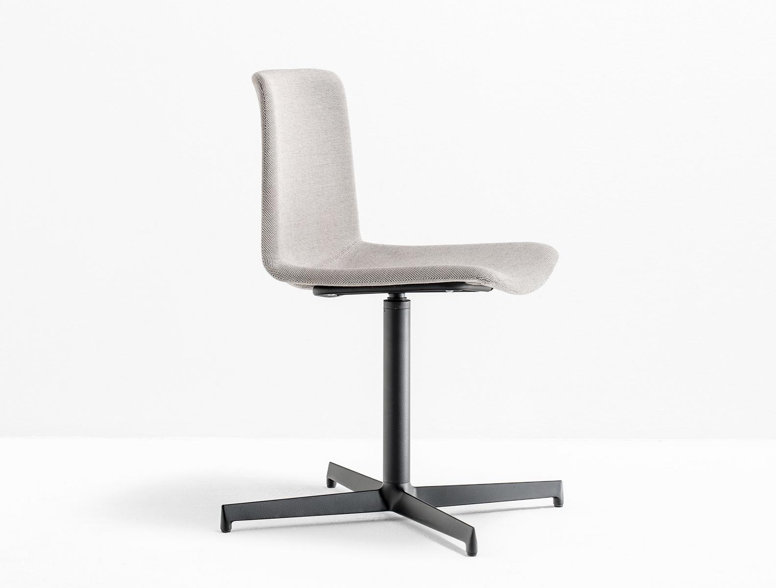 Upholstered chair with 4-spoke base | Tweet 893f/2 by Pedrali