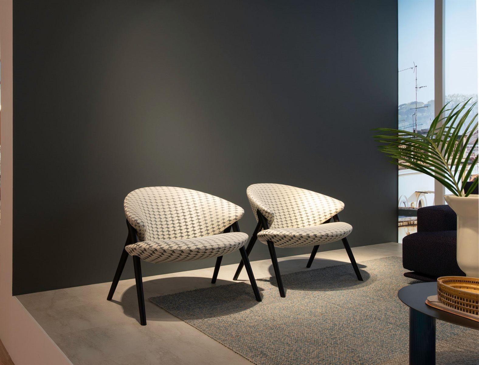 Fabric easy chair with removable cover | Oliva by Zanotta