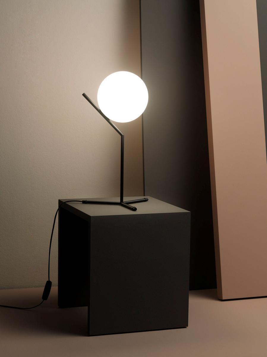 Brass table lamp with dimmer | Ic Lights T1 High by Flos