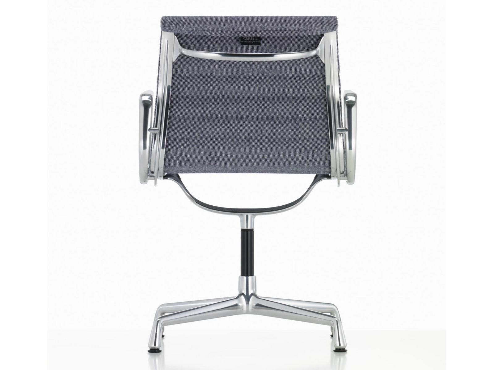 Swivel fabric chair with 4-spoke base with armrests | Ea 104 by Vitra