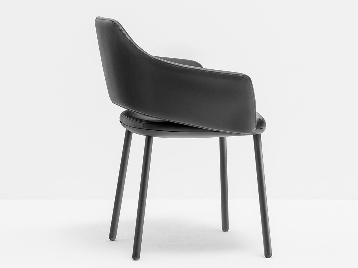 Upholstered leather chair with armrests | Vic 646 by Pedrali