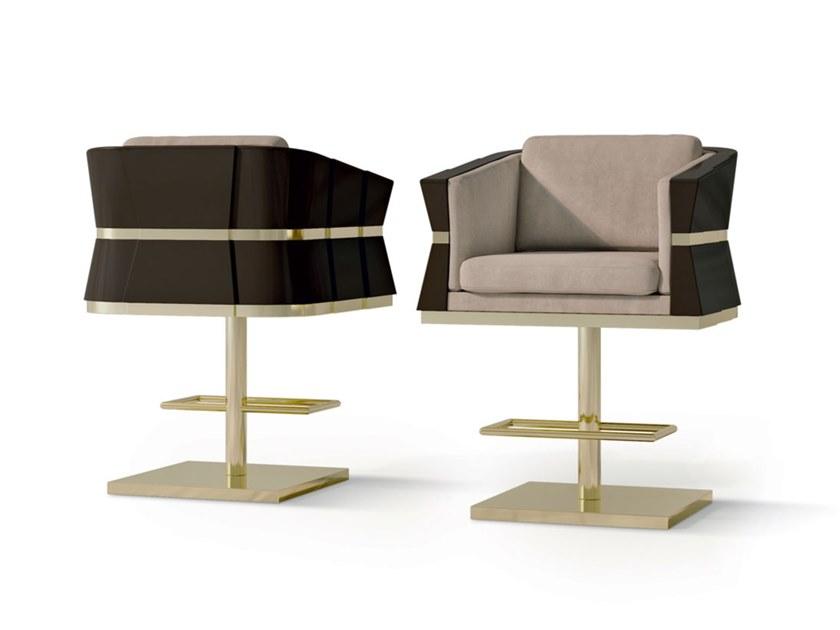 Semi-swivel stool with armrests and brass base | 7512 by Carpanese home