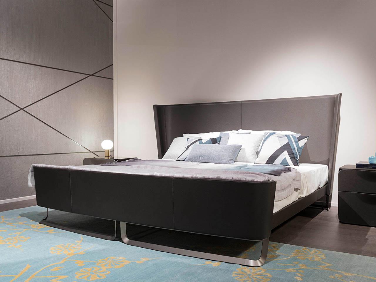 Leather double bed | Milano by Turri