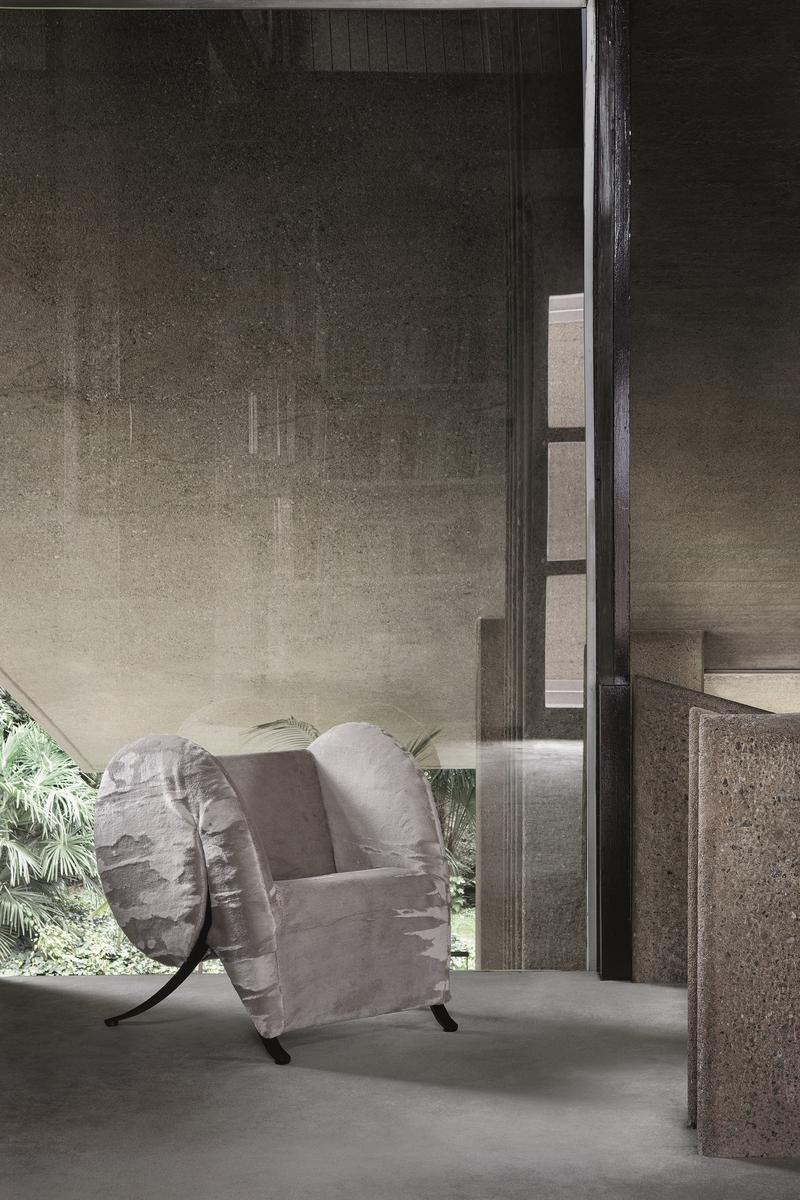 Upholstered fabric easy chair with armrests | Virgola by Arflex