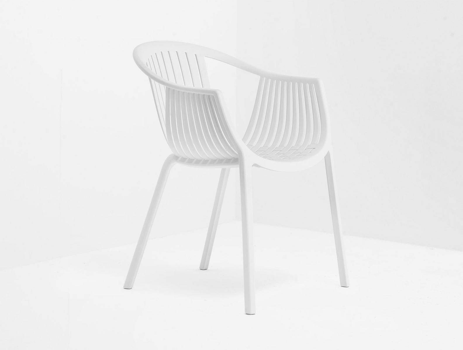 Stackable polypropylene garden chair with armrests | Tatami 306 by Pedrali
