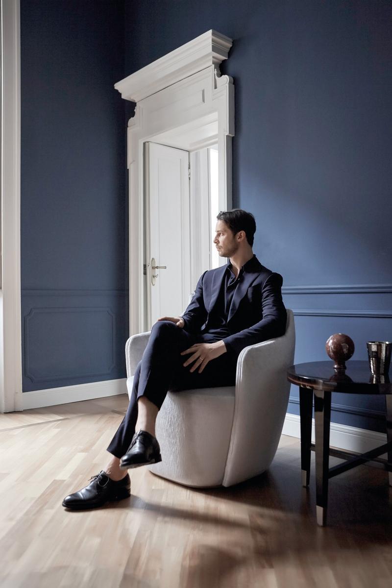 Round wooden coffee table | Kiron by Capital Collection