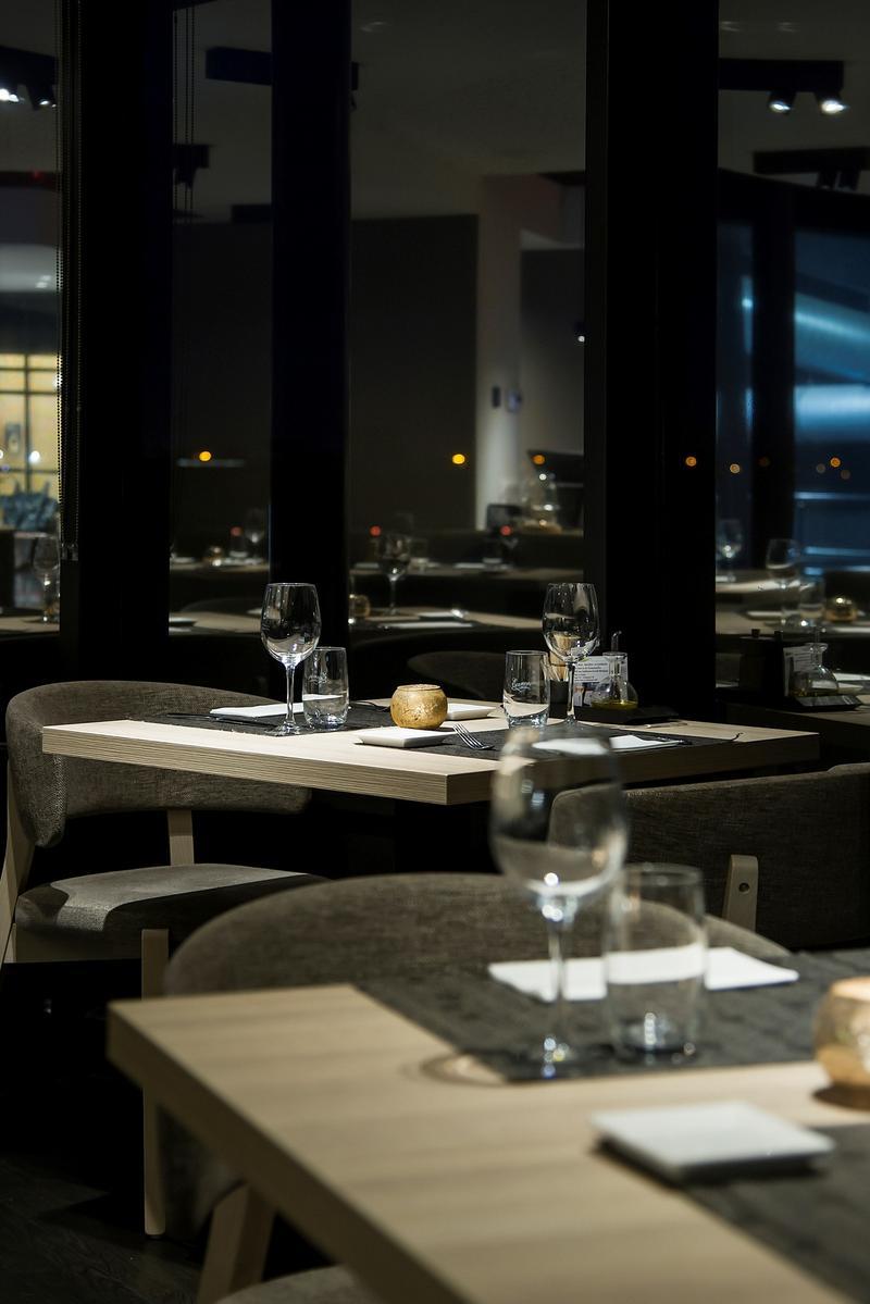 Semi-inset ceiling aluminium spotlight | Coolfin Box by Dark