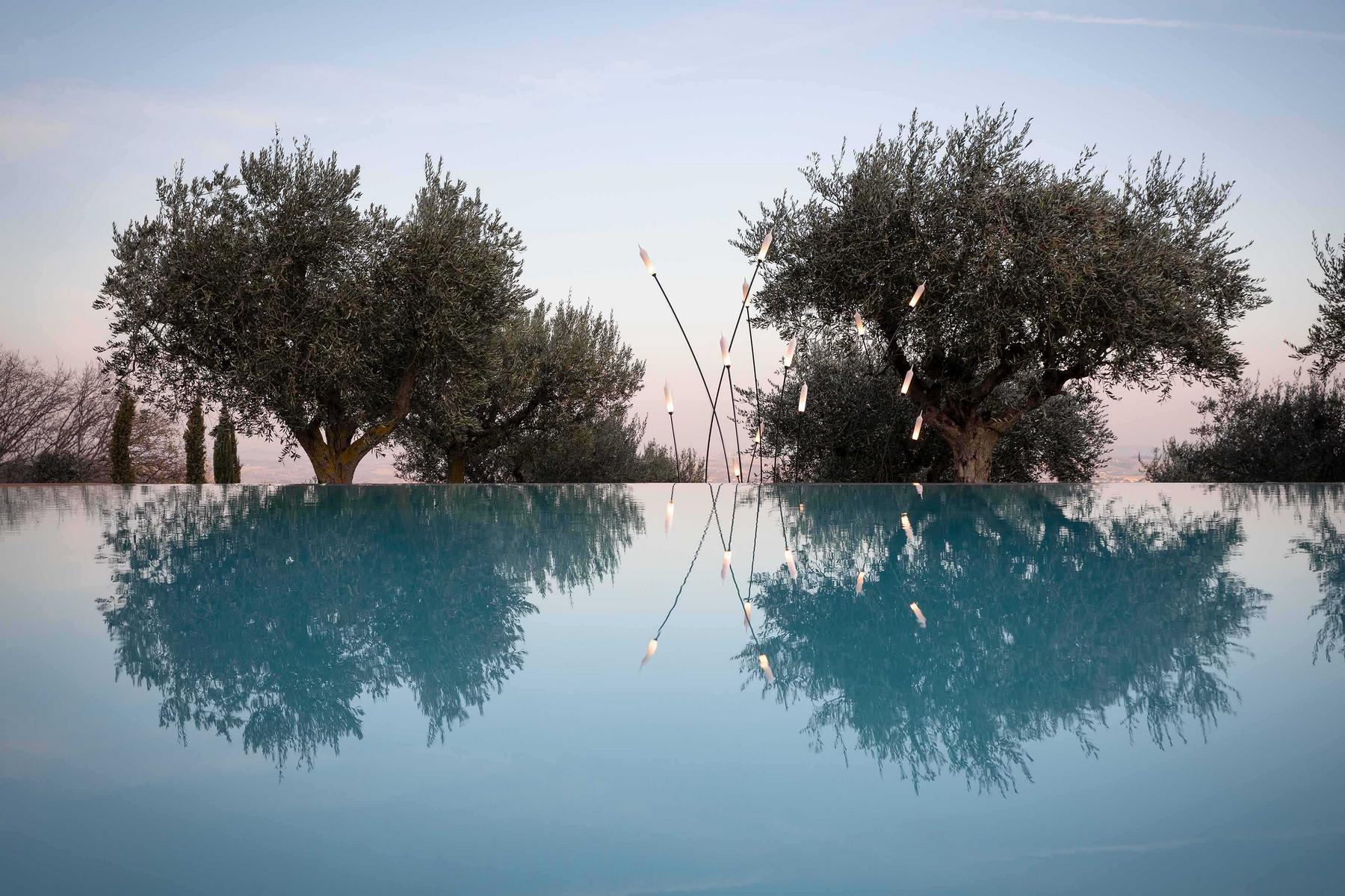 LED aluminium floor lamp | Nilo by Karman