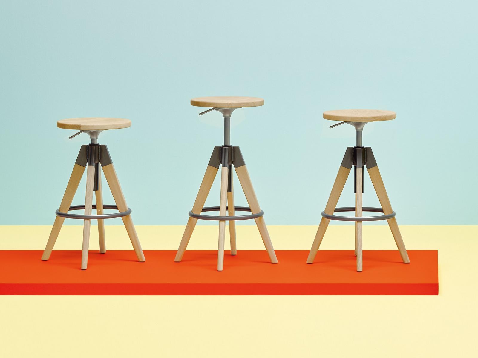 Swivel oak stool with gas lift | Arki-stool Arkw6 by Pedrali