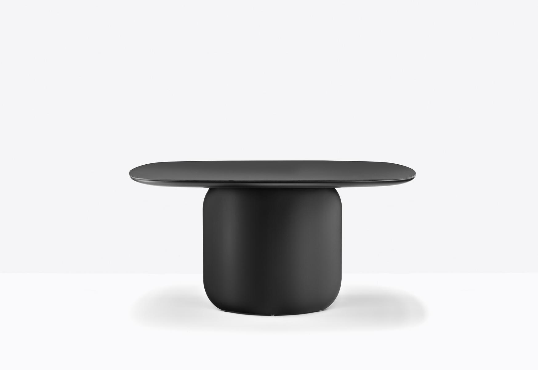 Table with rigid polyurethane foam base | Elinor 150*150 by Pedrali