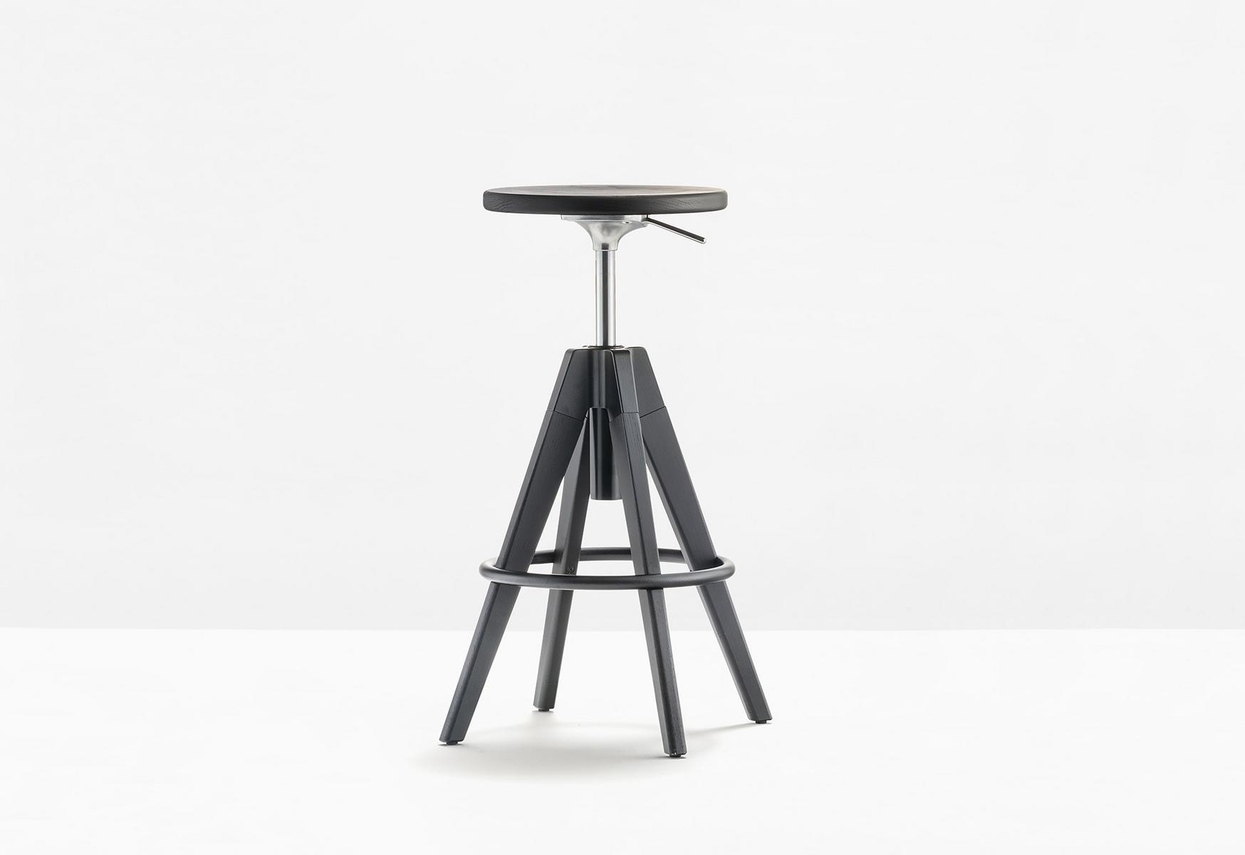 Swivel oak stool with gas lift | Arki-stool Arkw6 by Pedrali