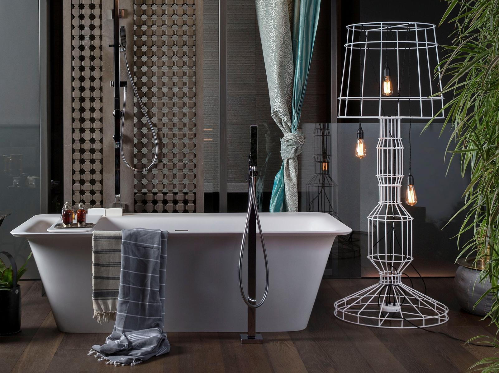 Metal floor lamp | Sisma by Karman