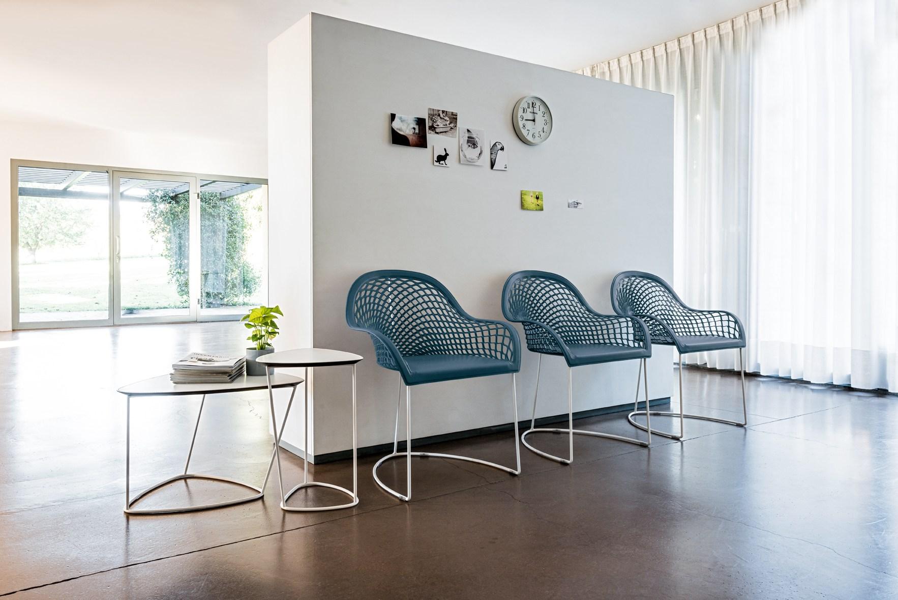 Sled base chair with armrests | Guapa P by Midj