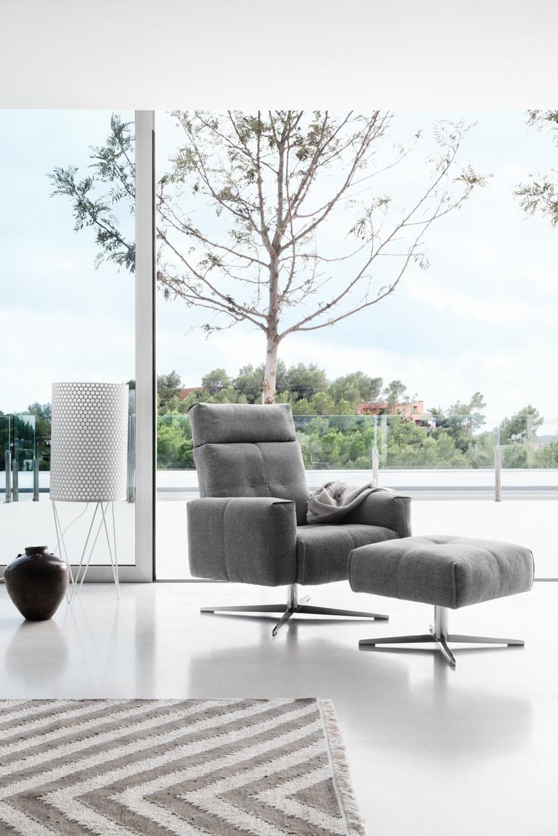 Fabric armchair with 4-spoke base with armrests | 50 by Rolf Benz