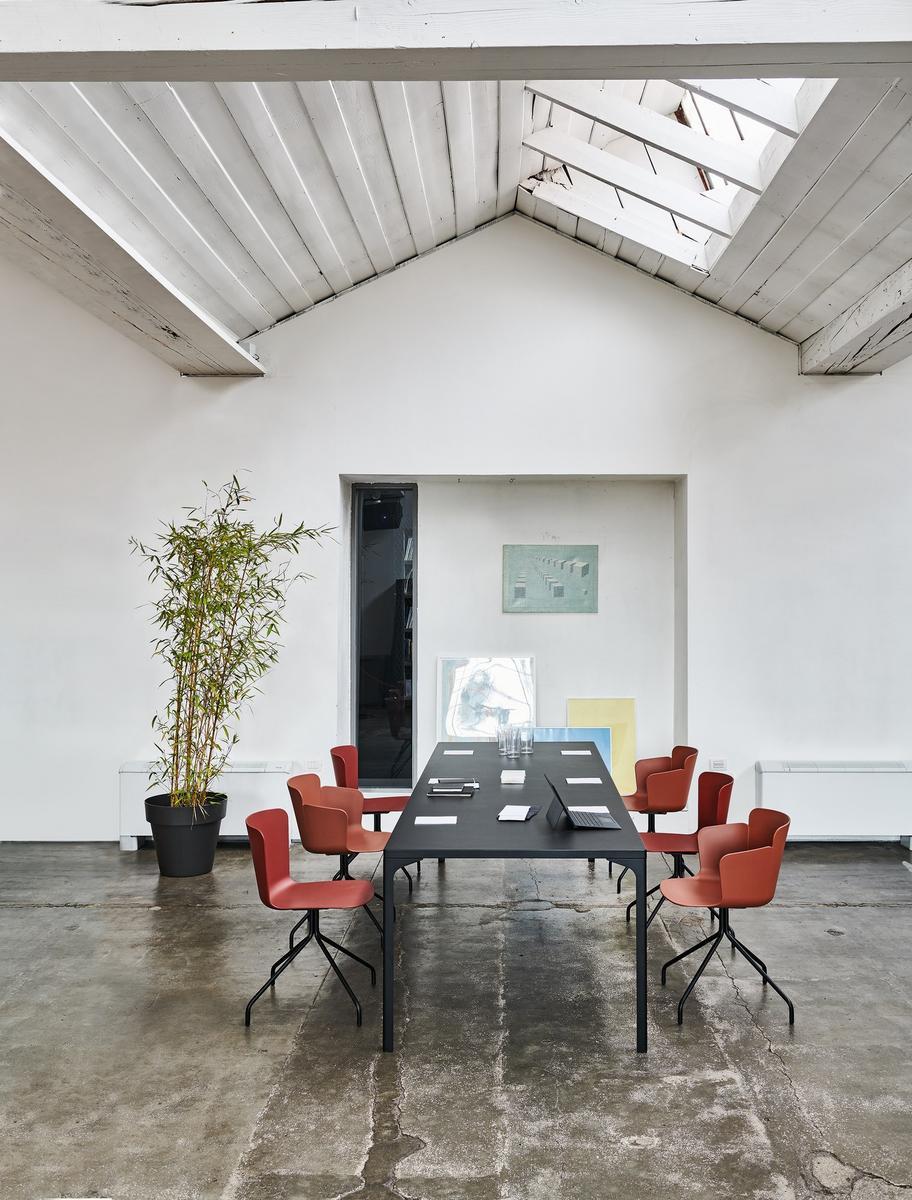 Trestle-based polypropylene chair with armrests | Calla Pm X Pp by Midj