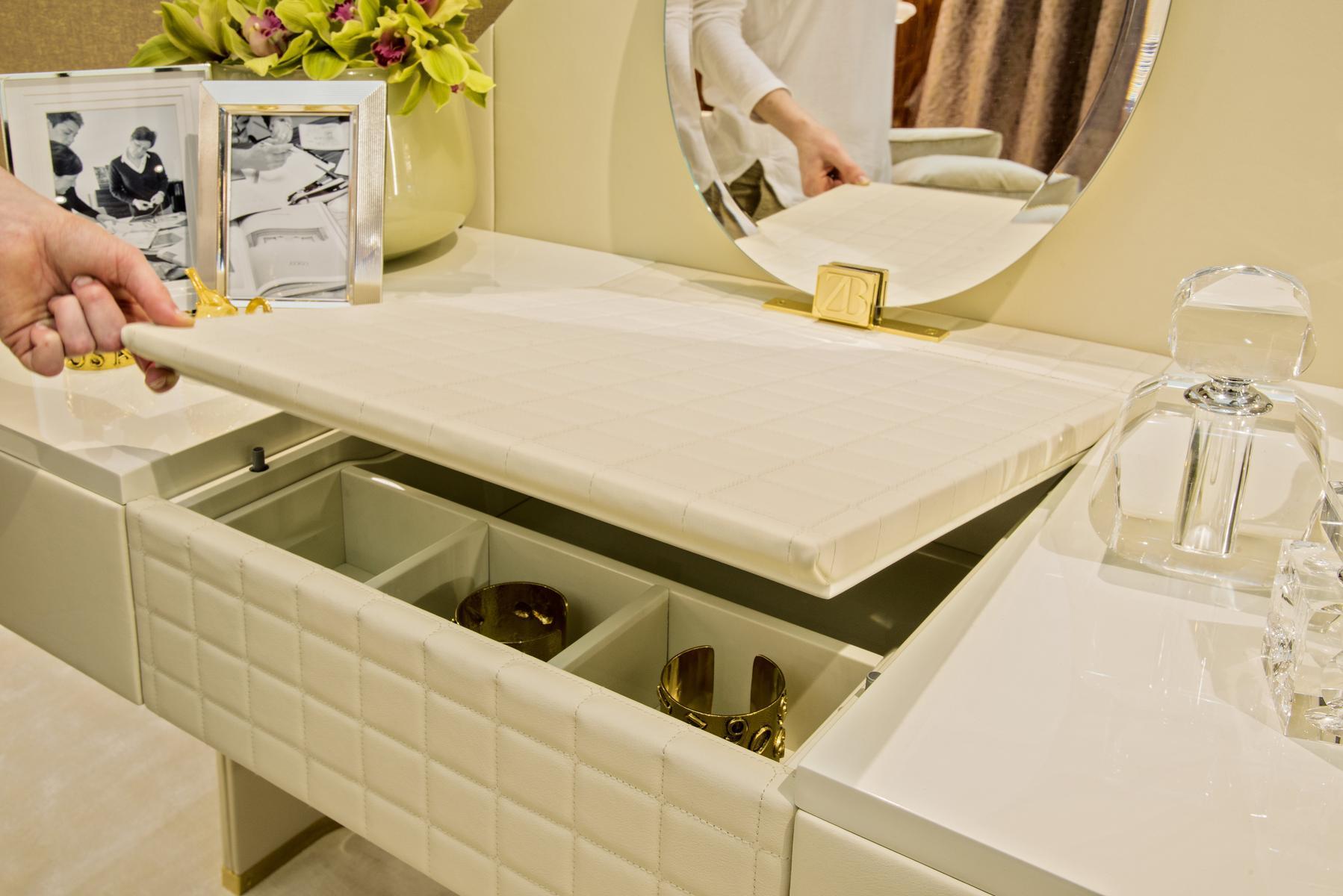 Dressing table covered in leather | Kimberly by Bruno Zampa