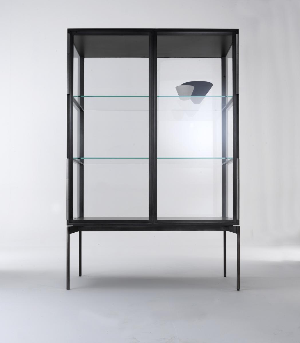 Glass and aluminium display cabinet | Galerist by Lema