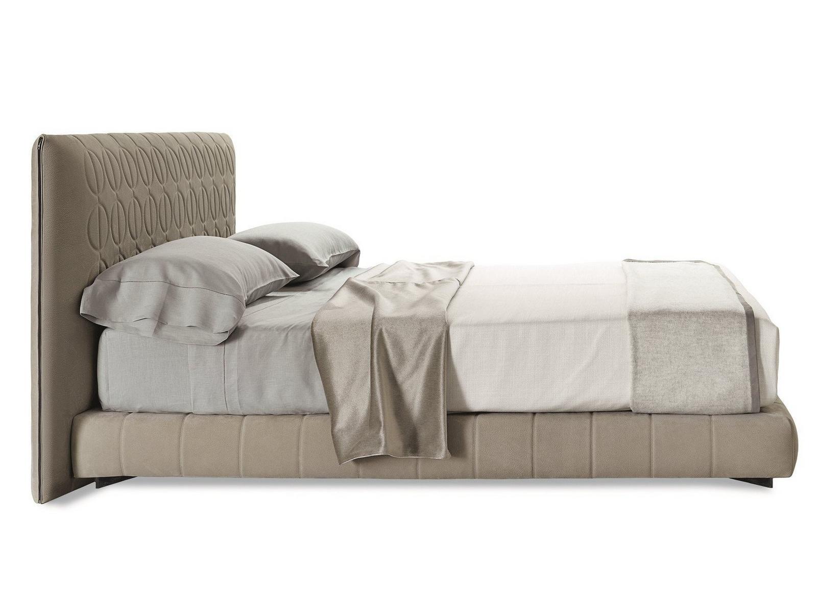 Bed | Curtis by Minotti