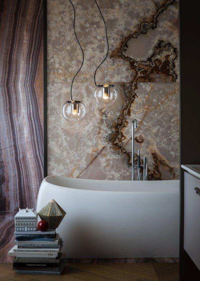 Direct light blown glass pendant lamp | The Globe - 827/828 by Oluce