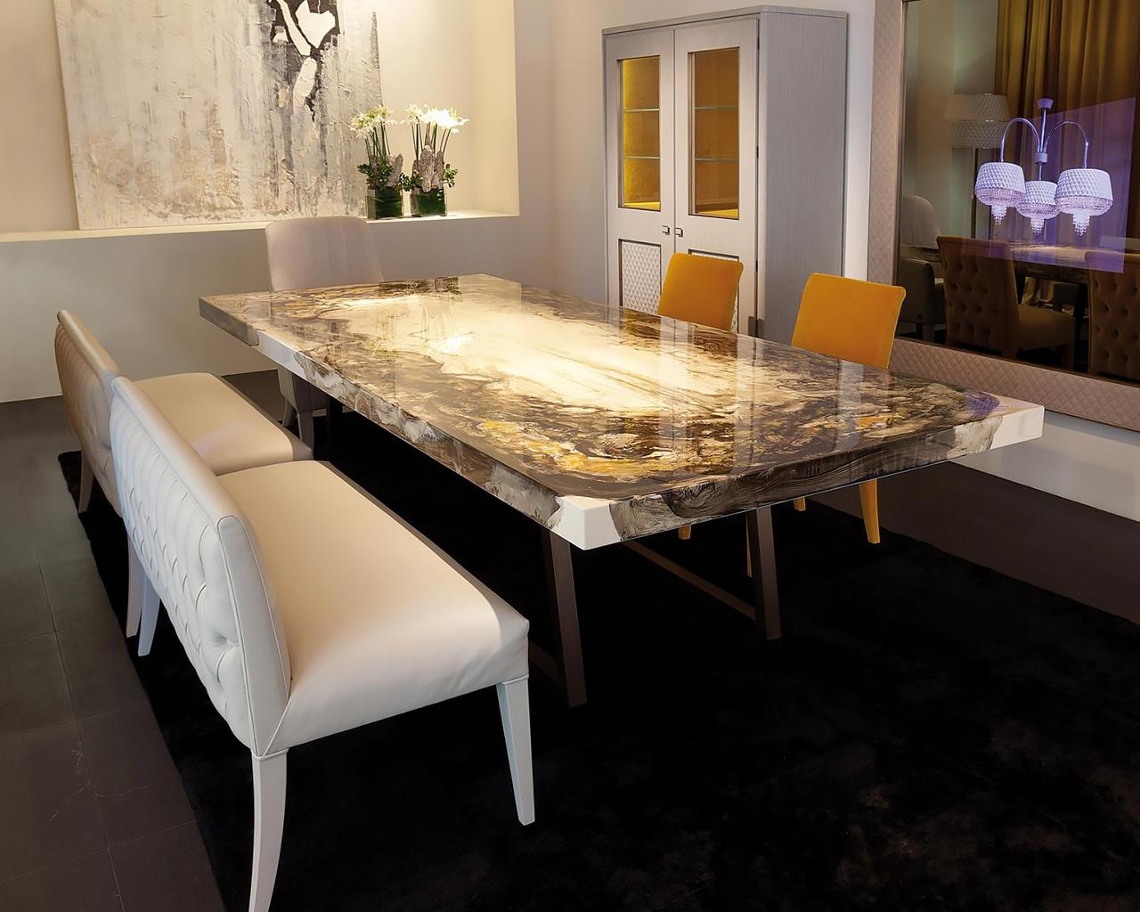 Round marble table in a luxury style | Decoro by Rugiano