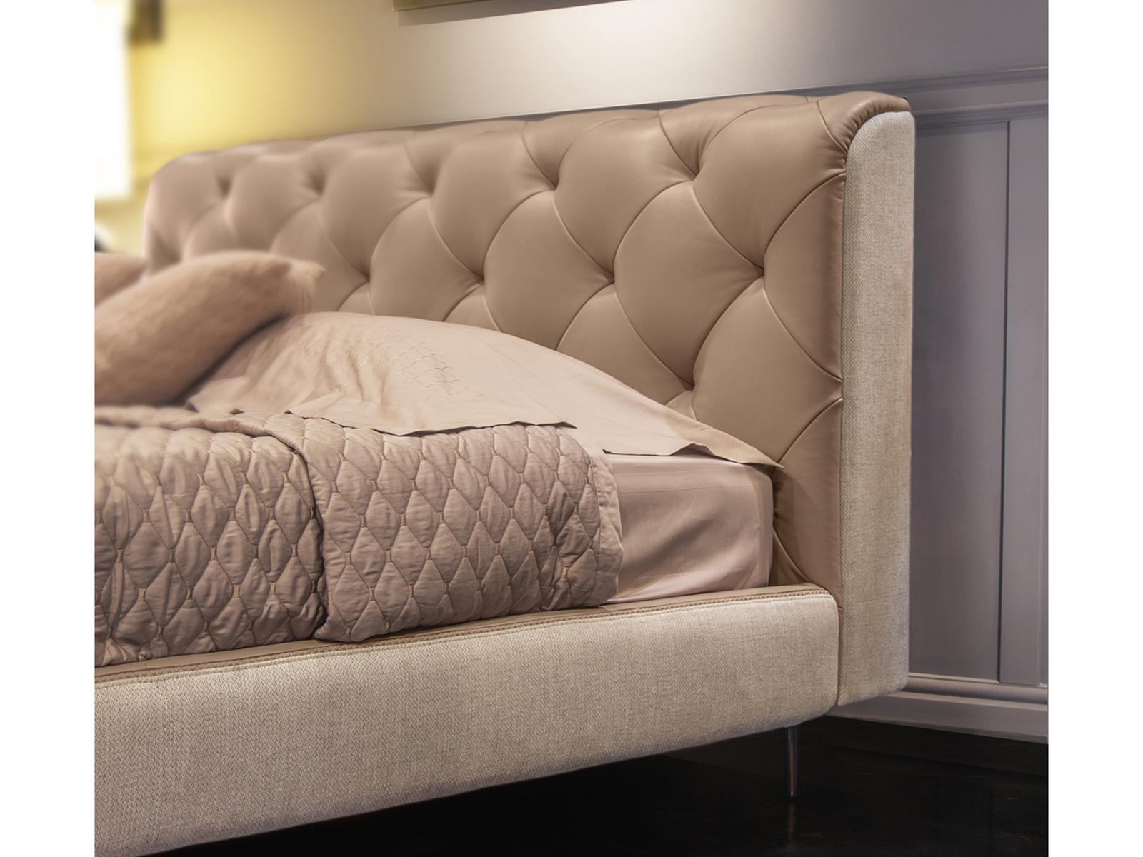 Leather bed with tufted headboard | Overseas by Formitalia
