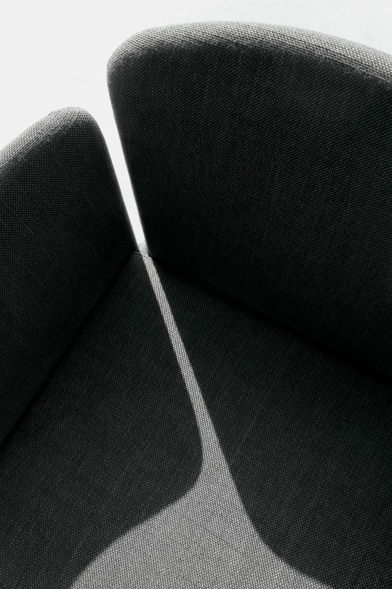 Fabric easy chair with armrests | Tabby by Lema