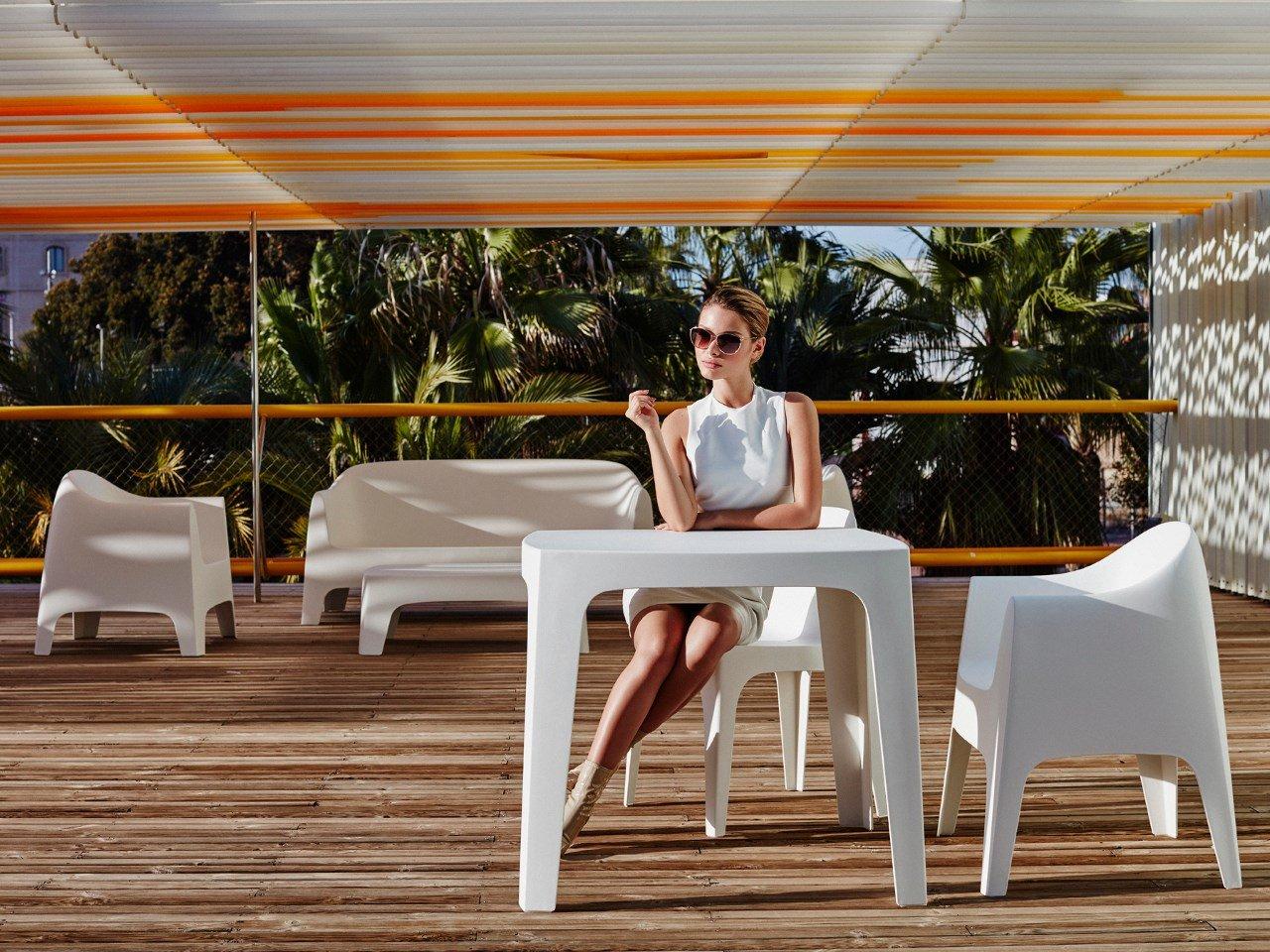 Square garden table | Solid by Vondom