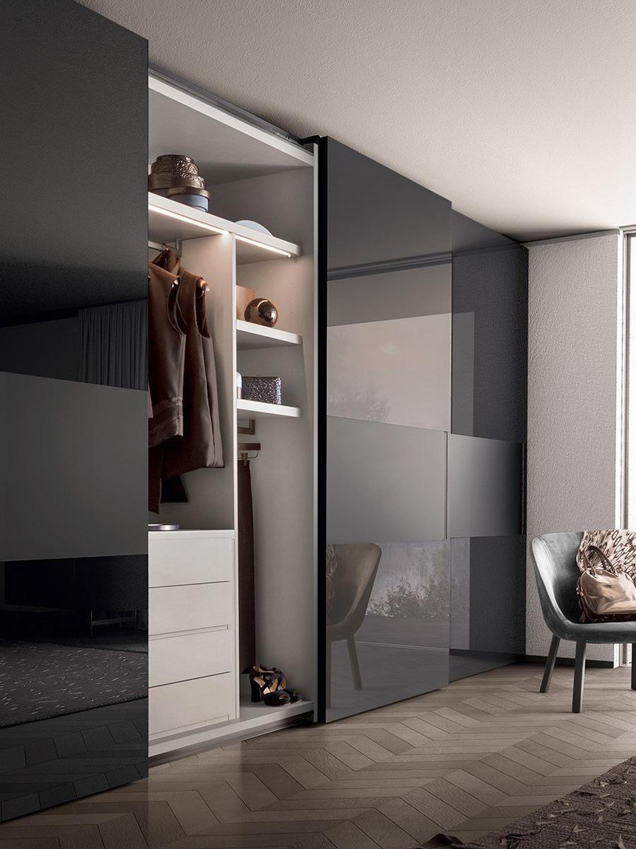 Lacquered wardrobe with sliding doors | Vela by Pianca