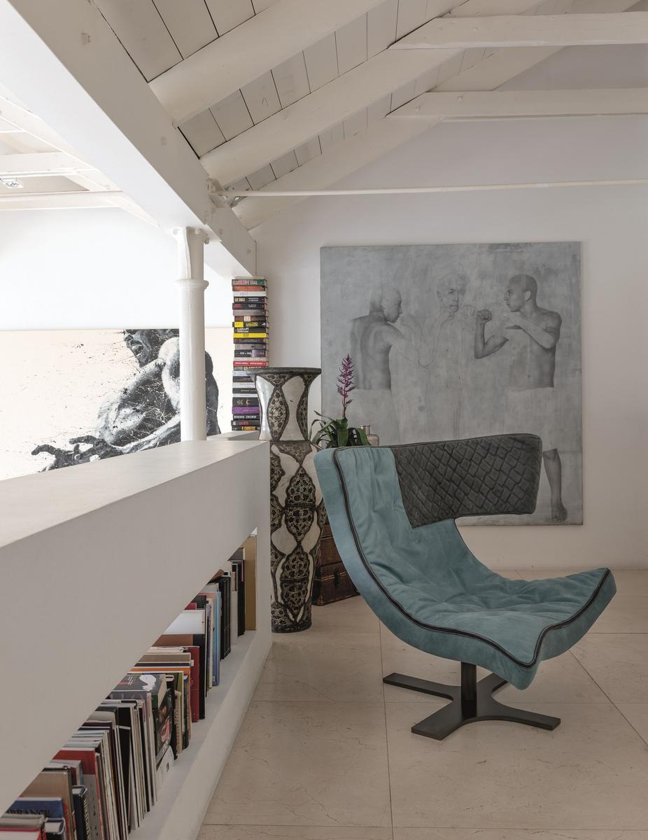 Leather armchair with 4-spoke base | Roxy by Arketipo