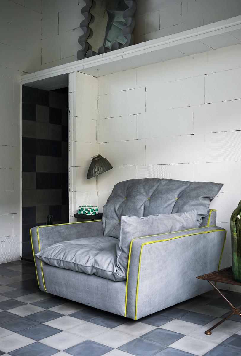 Swivel leather armchair with armrests | Sorrento by Baxter