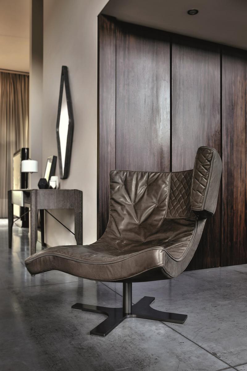Leather armchair with 4-spoke base | Roxy by Arketipo