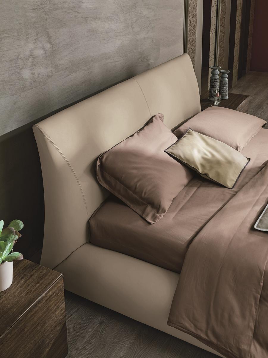 Upholstered leather double bed | Eros by Tomasella