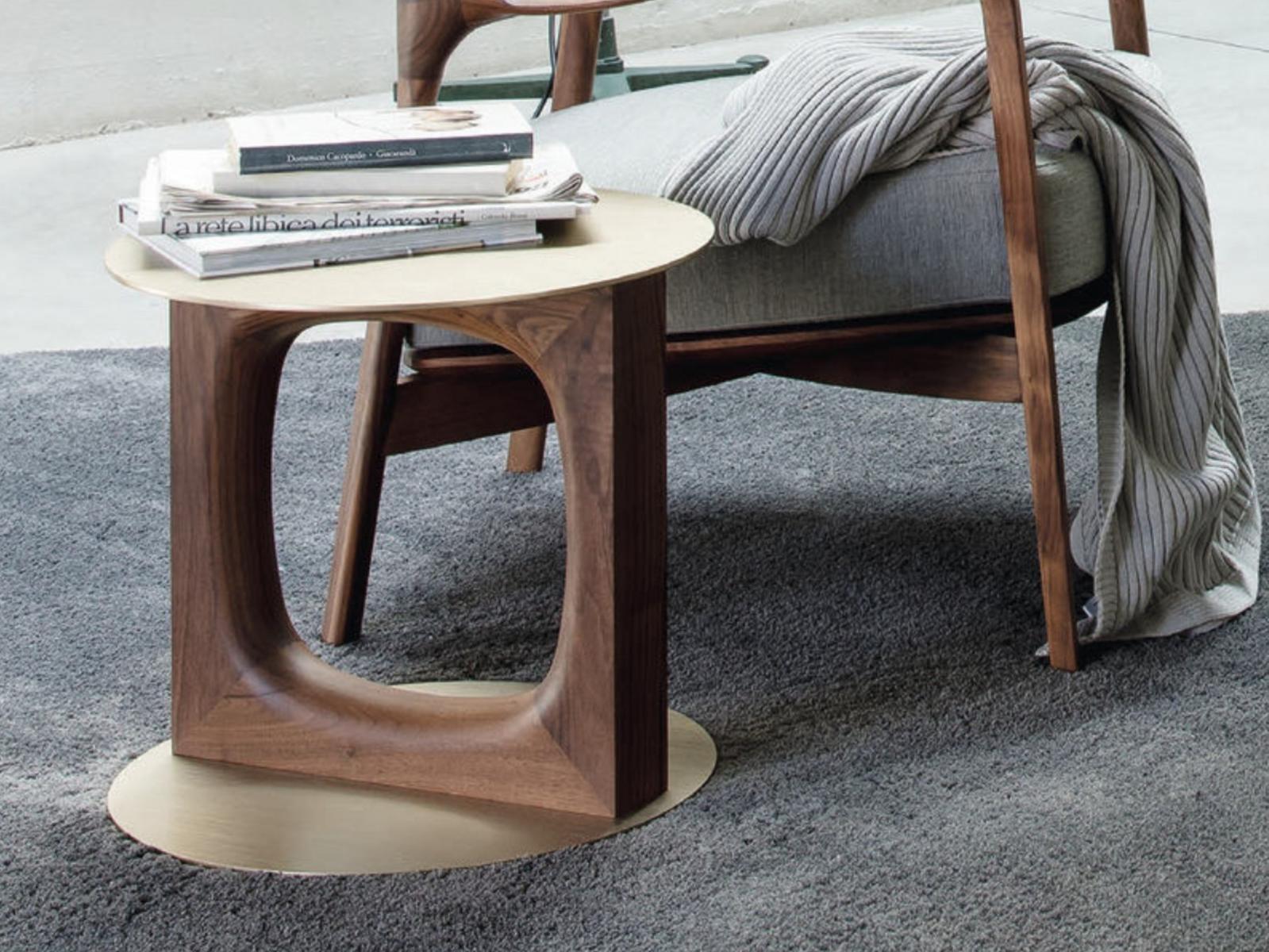 Brass coffee table and solid wood structure | Tenco by Porada