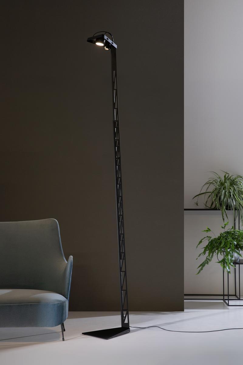 LED height-adjustable aluminium floor lamp | Fireman by Karman